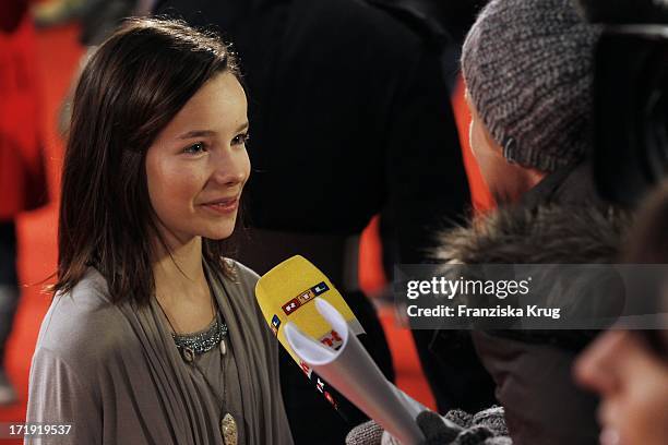 Stella Kunkat Bei Der Weltpremiere Des Kinofilms "Dschungelkind" Im Cinestar Im Sonycenter In Berlin .