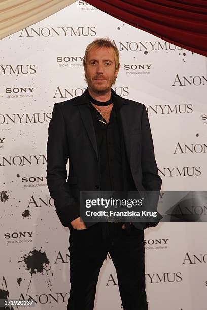 Rhys Ifans Bei Der Premiere Zu Anonymus Im Cinestar Zu Anonymus In Berlin