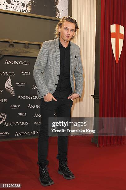 Jamie Campell Bower Bei Der Premiere Zu Anonymus Im Cinestar Zu Anonymus In Berlin