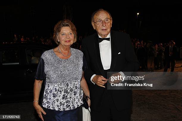 Hans Dietrich Genscher Und Ehefrau Barbara Beim Empfang Der Staatskanzlei Anlässlich Der Eröffnung Der Bayreuther Festspiele 2011