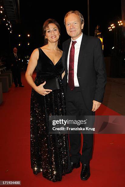 Sandra Maischberger Und Ehemann Jan Kerhart Bei Der Ankunft Zur Bambi Verleihung 2011 In Den Rhein Main Hallen In Wiesbaden