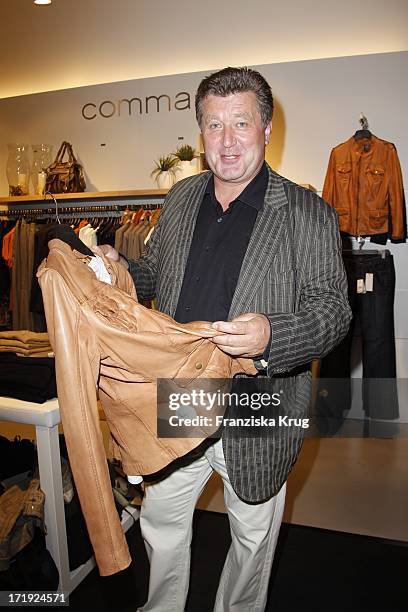 Schauspieler Bruno Apitz Beim Comma Store Re-Opening In Hamburg