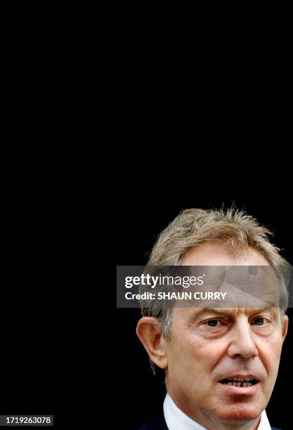 British Prime Minister Tony Blair leaves N° 10 Downing Street in London 20 September 2006 after the weekly cabinet meeting.