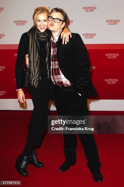 Verena Mundhenke Und Rolf Scheider Bei Der Premiere Des Films "Morning Glory" Im Cinestar Im Sony Center In Berlin .