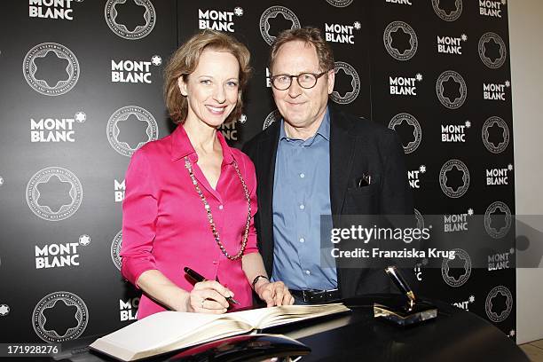 Mareike Carriere Und Ehemann Gerd Klement Bei Der Vernissage Der Montblanc Kulturstiftung In Der Hamburger Kunsthalle In Hamburg