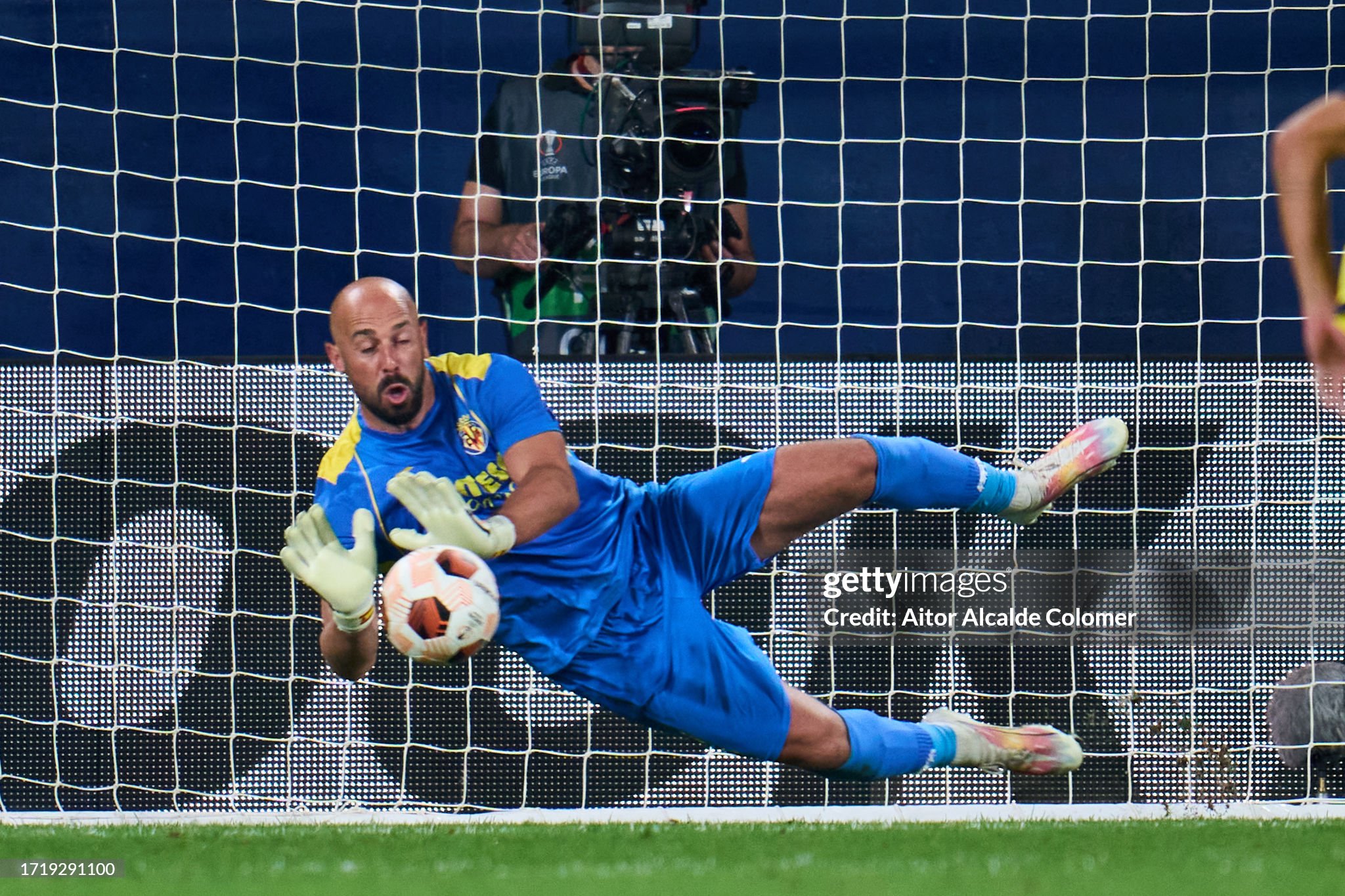 Reina Emotional After Crucial Penalty Save SoccerDino reina-emotional-after-crucial-penalty-save-soccerdino