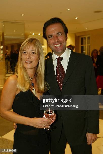 Jessica Stockmann Mit Florian Haffa Beim "Catwalk Für Den Guten Zweck" Im Berliner Hotel Adlon