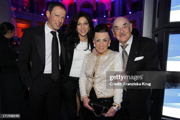 Artur Brauner Mit Ehefrau Maria, Tochter Alice Und Sohn Samuel Bei Der Ard Blue Hour Opening Party Im Museum Für Kommunikation In Berlin