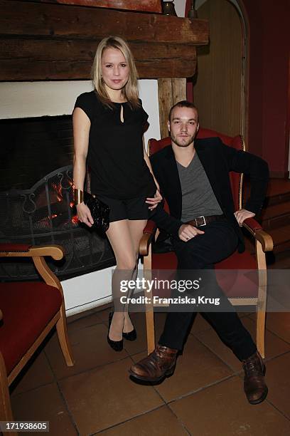 Nova Meierhenrich Und Freund Max Woelky Beim Galadinner Auf Dem Jagdschloss Anlässlich Des Tirol Cross Mountain 2011 In Kühtai