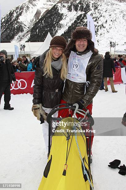 Gedeon Burkhard Mit Freundin Anika Bormann Am Tag Des Rennens Beim Tirol Cross Mountain 2011 In Kühtai