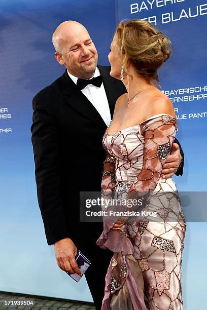 Suzanne Von Borsody Mit Freund Jens Schniedenharn Bei Der Verleihung Des Bayerischen Fernsehpreis Im Prinzregententheater In München