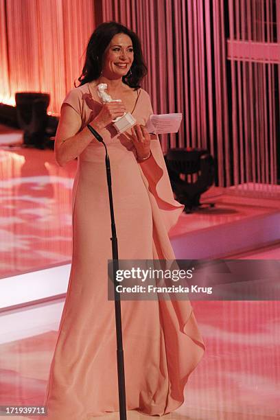 Iris Berben Bei Der Verleihung Des Bayerischen Fernsehpreis In München 100611