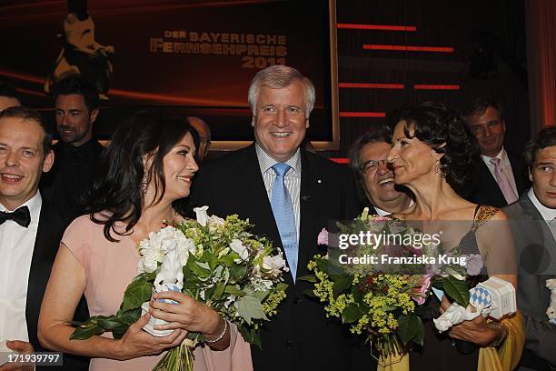 Iris Berben, Ministerpräsident Horst Seehofer Und Antonia Rados Bei Der Verleihung Des 100611