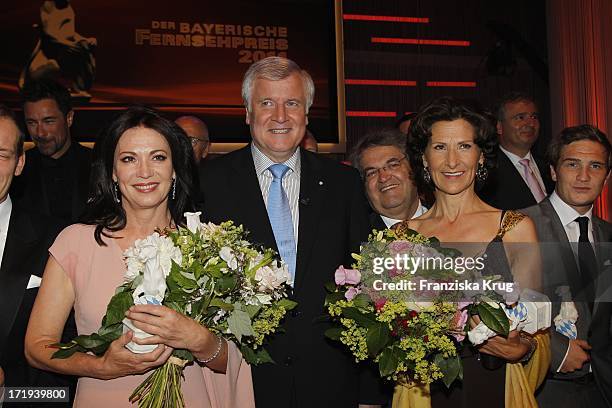 Iris Berben, Ministerpräsident Horst Seehofer Und Antonia Rados Bei Der Verleihung Des 100611