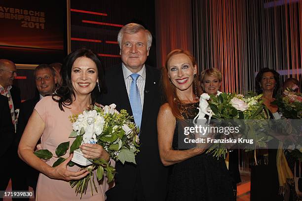 Iris Berben, Horst Seehofer Und Andrea Sawatzki Bei Der Verleihung Des Bayerischen Fernsehpreis In München 100611