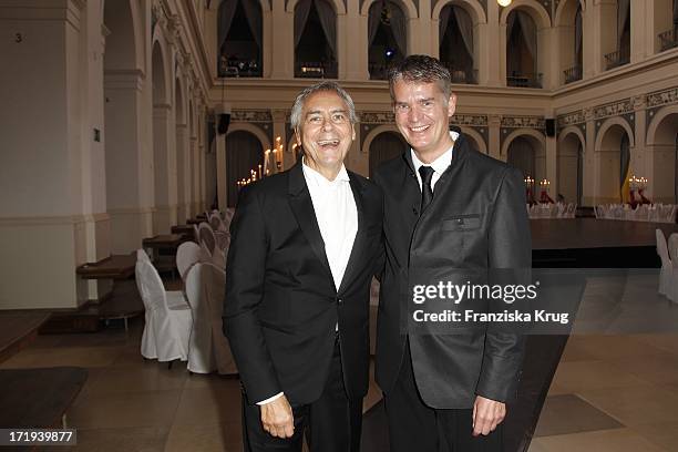 John Neumeier Und Sein Freund Prof Dr Dr Hermann Reichenspurner Bei Der Ballettgala Intermezzo Vi Der Freunde Des Ballettzentrums John_Neumeier Im...