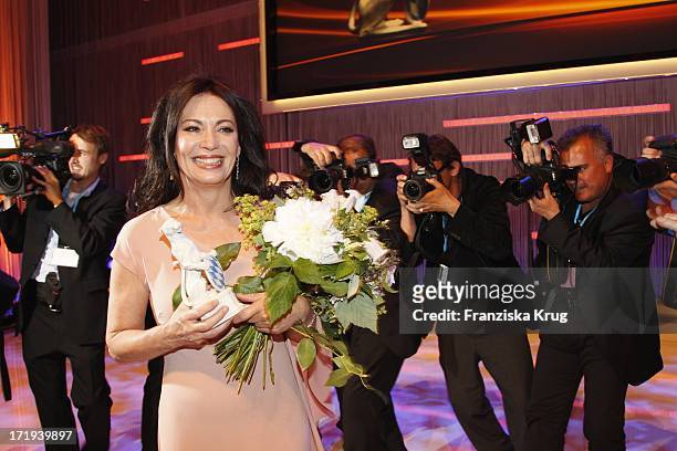 Iris Berben Bei Der Verleihung Des Bayerischen Fernsehpreis In München 100611