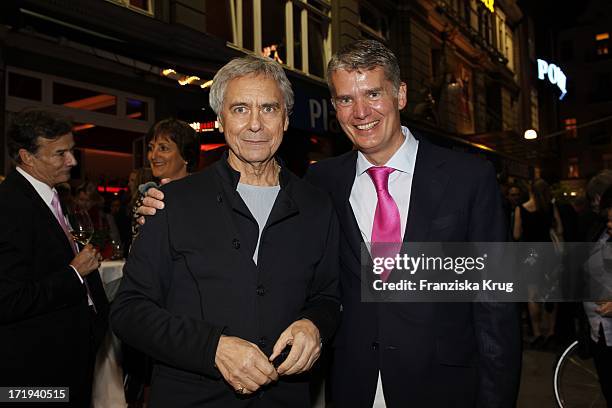 John Neumeier Mit Freund Prof Dr Dr Hermann Reichenspurner Bei Der Das Kleine Herz Im Zentrum Benefizgala Im St Pauli Theater In Hamburg