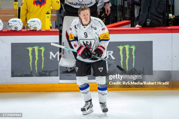 Marcus Sorensen of HC Fribourg-Gotteron enters the ice during the Ice Hockey National League match between Lausanne HC and HC Fribourg-Gotteron at...