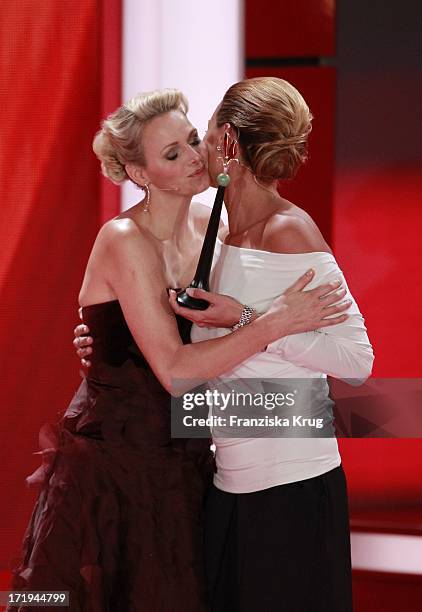 Fürstin Charlene Von Monaco Und Franziska Van Almsick Bei Der Ein Herz Für Kinder Gala In Der Axel Springer Passage In Berlin