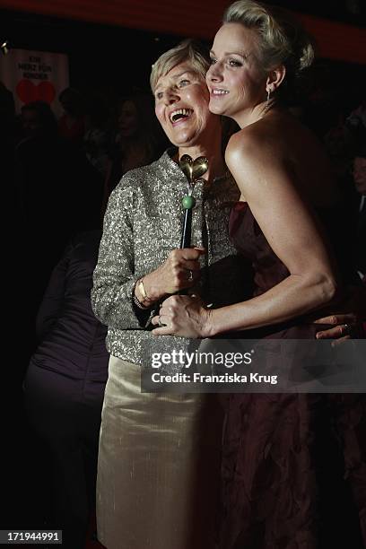 Friede Springer Und Fürstin Charlene Von Monaco Bei Der Afterparty Ein Herz Für Kinder Gala In Der Axel Springer Passage In Berlin