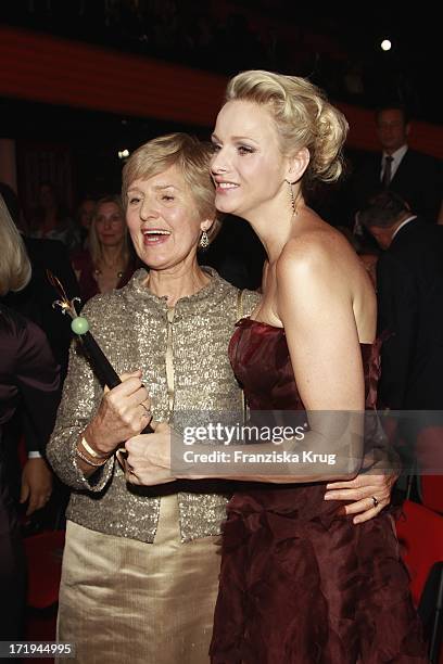 Friede Springer Und Fürstin Charlene Von Monaco Bei Der Afterparty Ein Herz Für Kinder Gala In Der Axel Springer Passage In Berlin