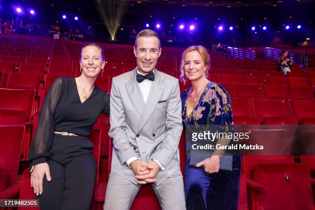 Nora Marx, Kai Pflaume and Julia Becker attend the "Goldene Bild der Frau" Award 2023 at Stage Theater on October 11, 2023 in Hamburg, Germany.