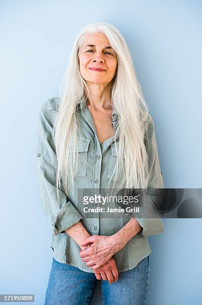 confident senior woman - white hair stock-fotos und bilder