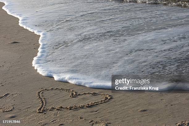 Ein Herz In Den Sand Gemalt Am Strand Der Nordseeinsel Sylt .