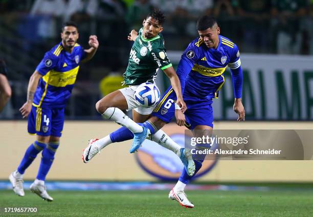 Rony of Palmeiras and Marcos Rojo of Boca Juniors compete for the ball during the Copa CONMEBOL Libertadores 2023 semi-final second leg match between...