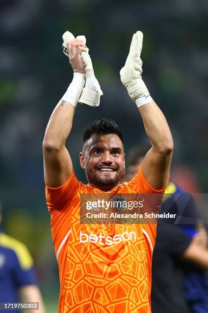 Sergio Romero of Boca Juniors celebrates after winning in the penalty shoot out and advancing to the tournament's final following the Copa CONMEBOL...