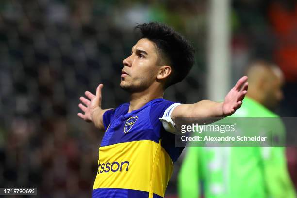 Guillermo Fernandez of Boca Juniors celebrates scoring the team's fifth and winning penalty in the penalty shoot out following the Copa CONMEBOL...