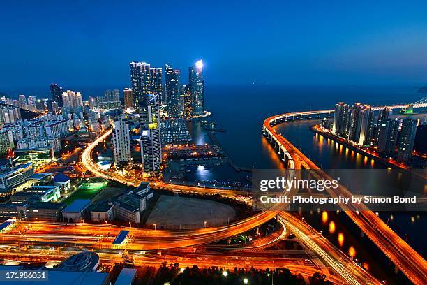 busan cityscape - busan fotografías e imágenes de stock