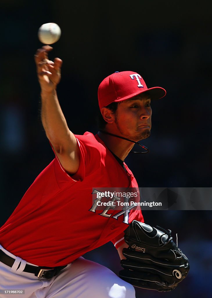 Cincinnati Reds v Texas Rangers