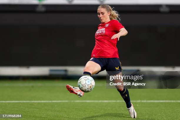 Warming up of Kim Everaerts of FC Twente during the Azerion Vrouwen Eredivisie match between Excelsior and FC Twente at Van Donge & De Roo Stadion on...