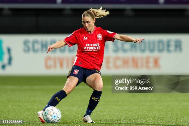 Kim Everaerts of FC Twente in action during the Azerion Vrouwen Eredivisie match between Excelsior and FC Twente at Van Donge & De Roo Stadion on...