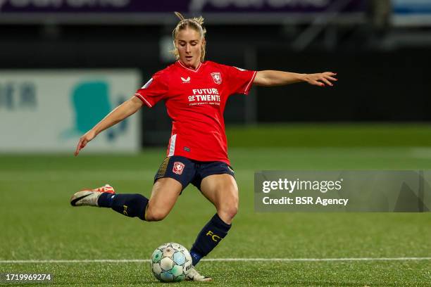 Kim Everaerts of FC Twente in action during the Azerion Vrouwen Eredivisie match between Excelsior and FC Twente at Van Donge & De Roo Stadion on...