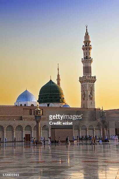 prophet mousqe in al madinah - al masjid an nabawi stock pictures, royalty-free photos & images