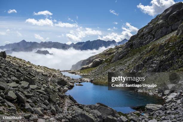 hikers walking alongside embarrat lakes in pyrenees national park - géographie physique photos et images de collection