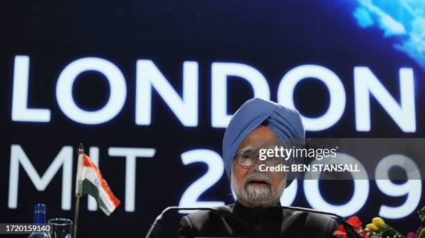 Indian Prime Minister Manmohan Singh speaks during a press conference following the G20 summit at the ExCel centre in east London, on April 2, 2009....