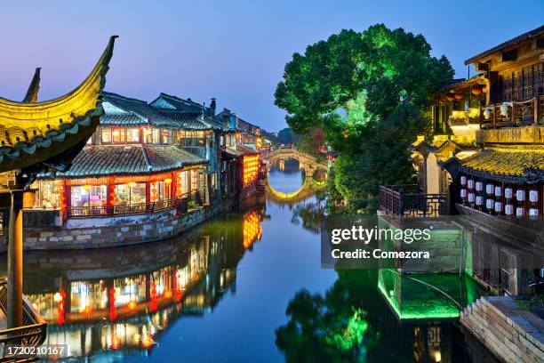 chinese ancient town at sunset, xitang - zhouzhuang stockfoto's en -beelden