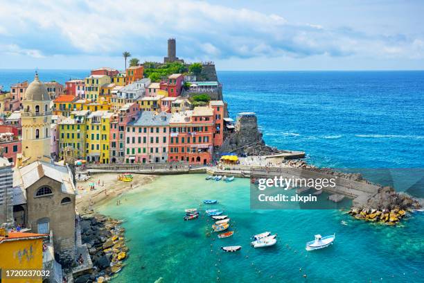 vernazza (cinque terre) - cinque terre foto e immagini stock