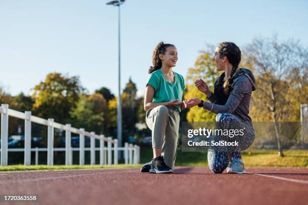 motivation before the sprint - womens track stock pictures, royalty-free photos & images