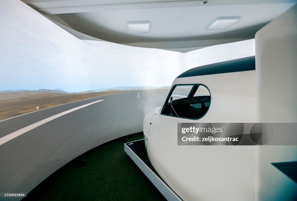 Modern airplane flight simulator