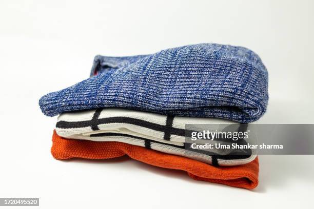 stacked woolen knitted sweaters - kleidungsstück stock-fotos und bilder