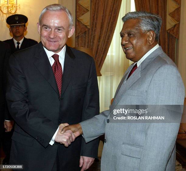 Polish Prime Minister Leszek Miller shakes hands with Singaporean President S.R Nathan before a meeting at the Istana Presidential Palace in...