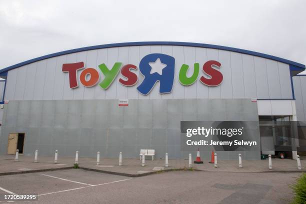 34 Brent Cross Toys R Stock Photos, High-Res Pictures, and Images