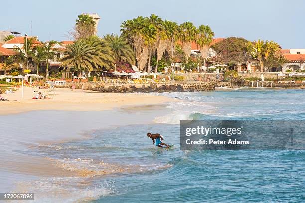 surfer, santa maria, sal island, cape verde - sal cabo verde fotografías e imágenes de stock