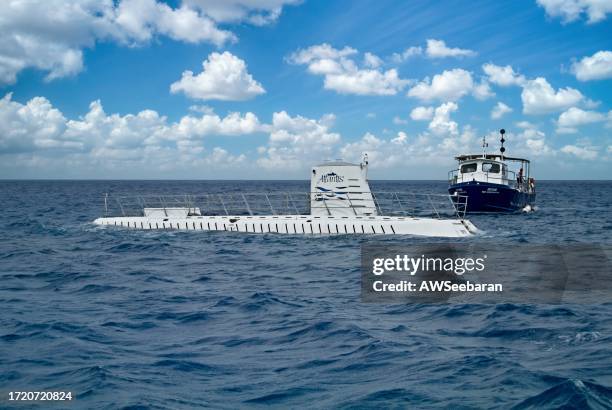 atlantis submarine - ruimteshuttle atlantis stockfoto's en -beelden