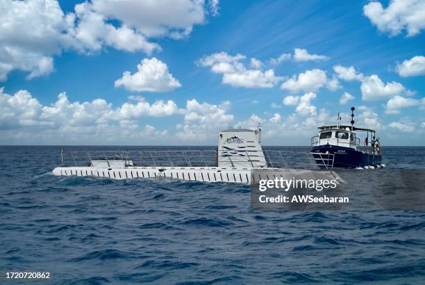 atlantis submarine - ruimteshuttle atlantis stockfoto's en -beelden